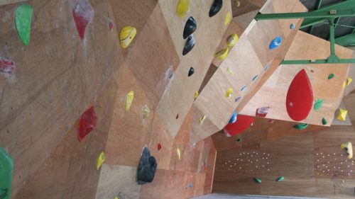 奈良県のクライミング施設「ナカガイ クライミングジム 橿原店」